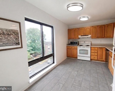 110 Roberts Lane - Photo Thumbnail 7