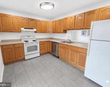 110 Roberts Lane - Photo Thumbnail 6