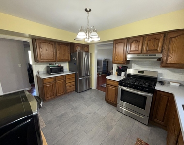 8603 Bunton Road - Photo Thumbnail 2