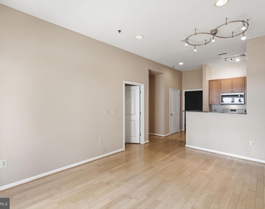 309 Holland Lane - Photo Thumbnail 3