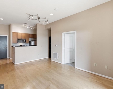 309 Holland Lane - Photo Thumbnail 4