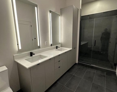 3030 Potomac Avenue - Photo Thumbnail 7