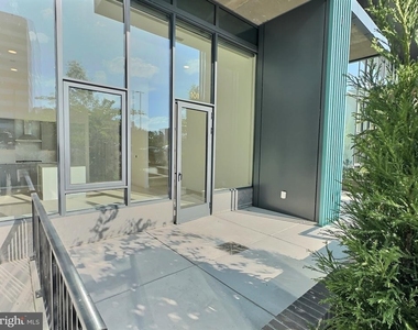 3030 Potomac Avenue - Photo Thumbnail 6