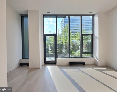 3030 Potomac Avenue - Photo Thumbnail 10