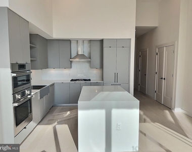3030 Potomac Avenue - Photo Thumbnail 4
