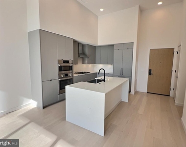 3030 Potomac Avenue - Photo Thumbnail 2