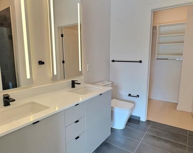 3030 Potomac Avenue - Photo Thumbnail 3