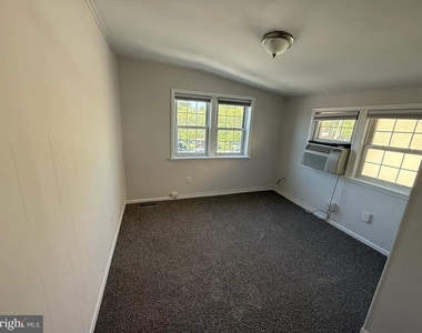2642 Pershing Drive N - Photo Thumbnail 2