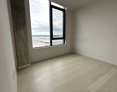 3030 Potomac Avenue - Photo Thumbnail 4