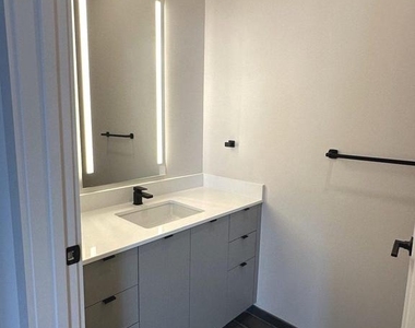 3030 Potomac Avenue - Photo Thumbnail 9