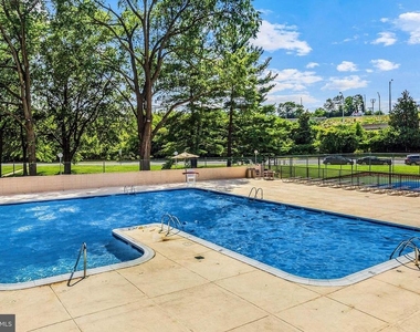 1300 Army Navy Drive - Photo Thumbnail 11