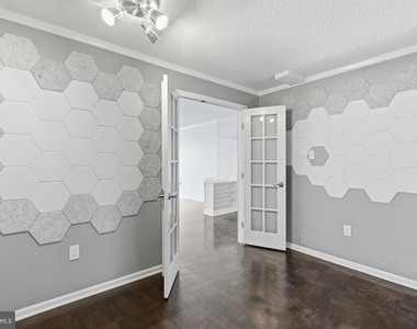 1300 Army Navy Drive - Photo Thumbnail 7