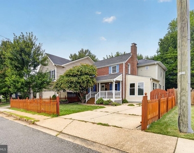 4705 22nd Street N - Photo Thumbnail 1