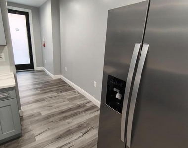 700 N Marshall Street - Photo Thumbnail 8