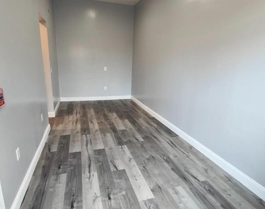 700 N Marshall Street - Photo Thumbnail 21