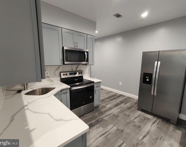 700 N Marshall Street - Photo Thumbnail 5