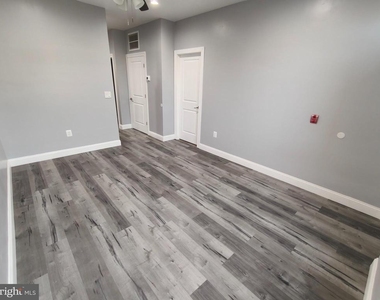 700 N Marshall Street - Photo Thumbnail 3
