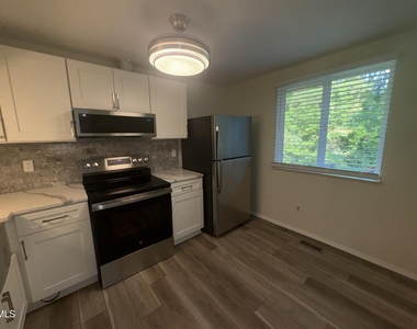 3901 Peppertree Place - Photo Thumbnail 5