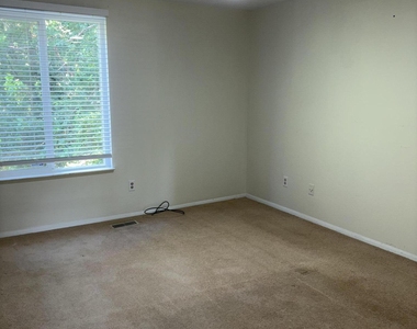 3901 Peppertree Place - Photo Thumbnail 6