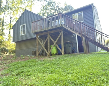 3901 Peppertree Place - Photo Thumbnail 9
