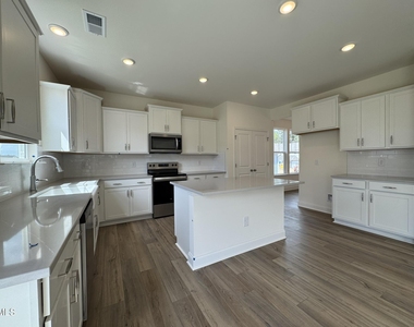 231 Faith Avenue - Photo Thumbnail 10