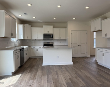 231 Faith Avenue - Photo Thumbnail 9