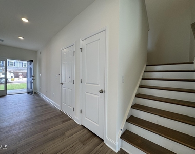 231 Faith Avenue - Photo Thumbnail 6