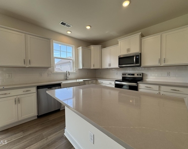 231 Faith Avenue - Photo Thumbnail 8