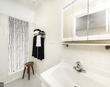 1229 Chestnut Street - Photo Thumbnail 4