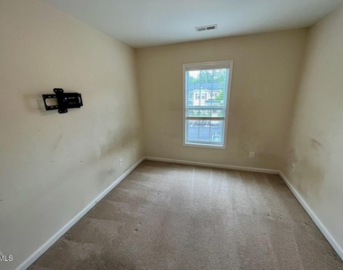 3853 Volkswalk Place - Photo Thumbnail 7
