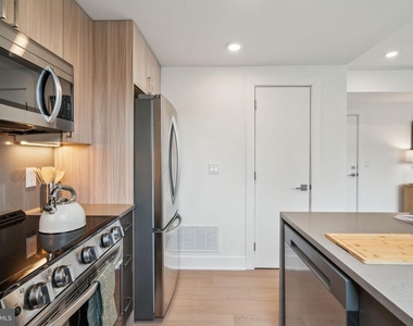 2000 Dreer Street - Photo Thumbnail 4