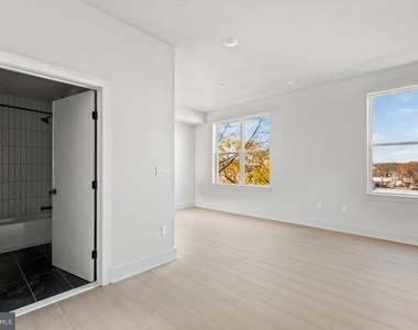 5521 Wayne Avenue - Photo Thumbnail 6