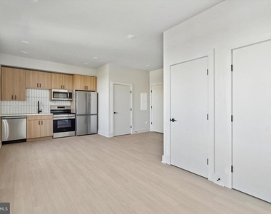 5521 Wayne Avenue - Photo Thumbnail 10