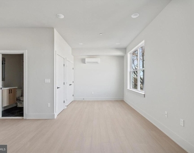 5521 Wayne Avenue - Photo Thumbnail 13