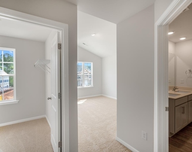 423 David Hill Drive - Photo Thumbnail 3
