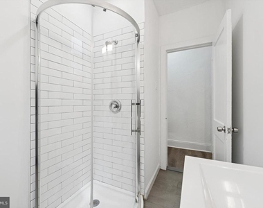 334 Lombard Street - Photo Thumbnail 10