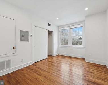 334 Lombard Street - Photo Thumbnail 1