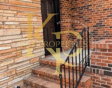 1200 E Holly Street - Photo Thumbnail 2