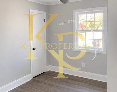 1200 E Holly Street - Photo Thumbnail 13