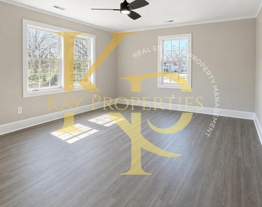 1200 E Holly Street - Photo Thumbnail 9