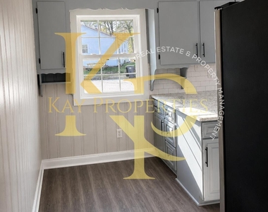 1200 E Holly Street - Photo Thumbnail 6