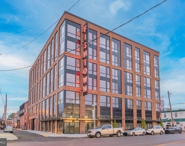 2636 E York St - Photo Thumbnail 6