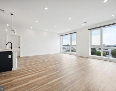 2636 E York St - Photo Thumbnail 9