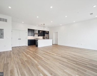 2636 E York St - Photo Thumbnail 12