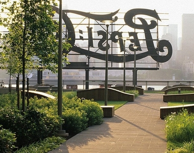 Center Boulevard, near Hunters Point and Long Island City Waterfront  - Photo Thumbnail 4