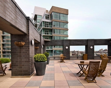 Center Boulevard, near Hunters Point and Long Island City Waterfront  - Photo Thumbnail 5
