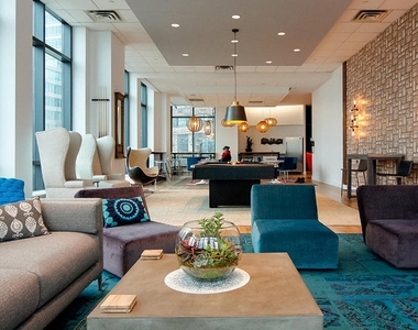 Center Boulevard, near Hunters Point and Long Island City Waterfront  - Photo Thumbnail 3