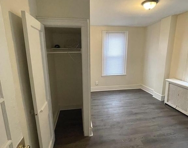 226 S 56th Street - Photo Thumbnail 7