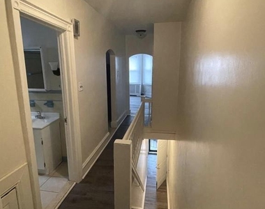 226 S 56th Street - Photo Thumbnail 12