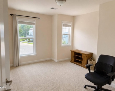 328 Villanova Drive - Photo Thumbnail 27